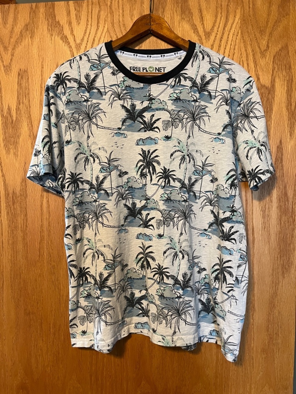 Free Planet Men's Light Gray Tropical Palm Tee with Black Trim